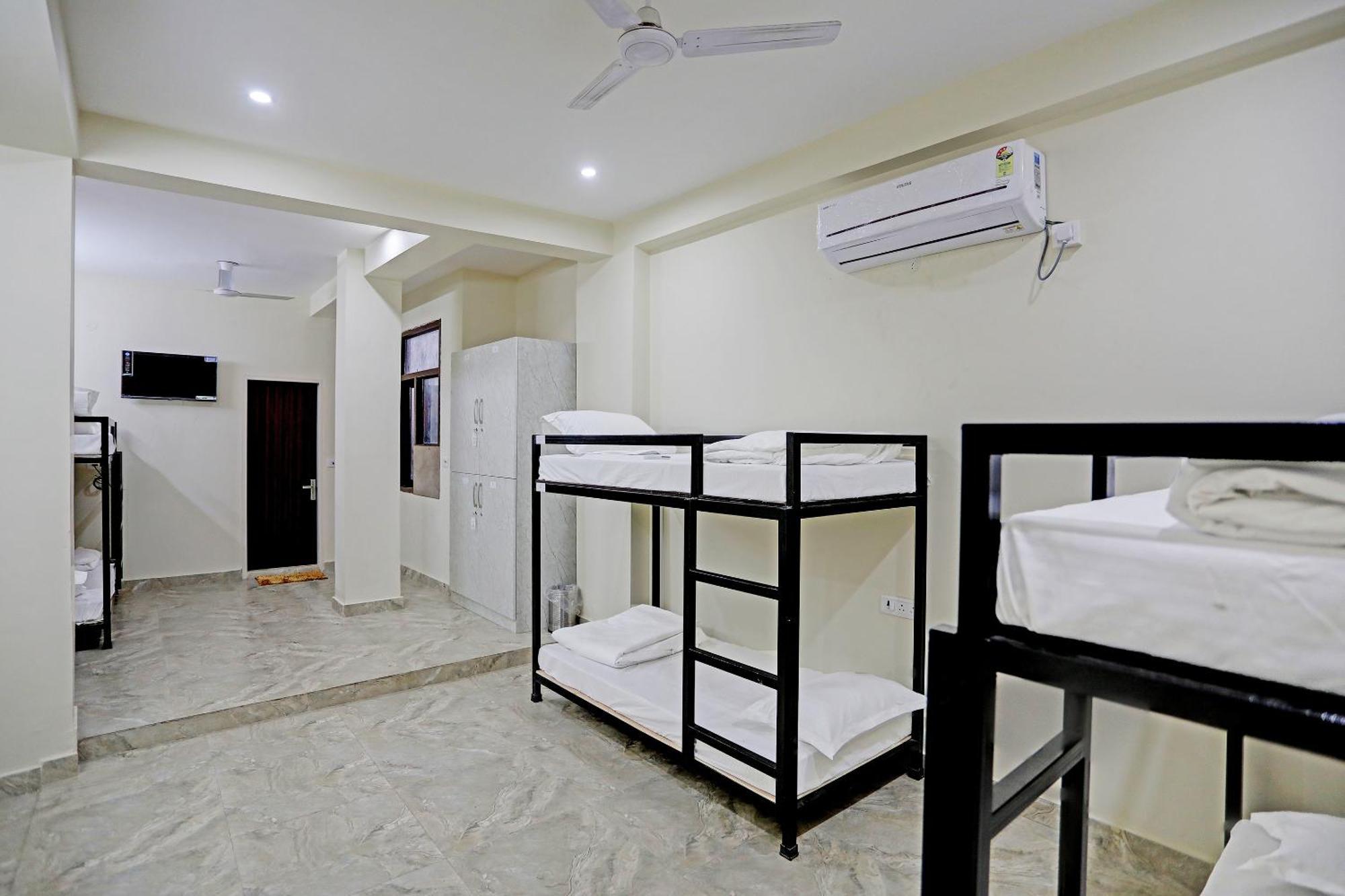 Hotel S B Inn-Near New Delhi Train Station Zewnętrze zdjęcie