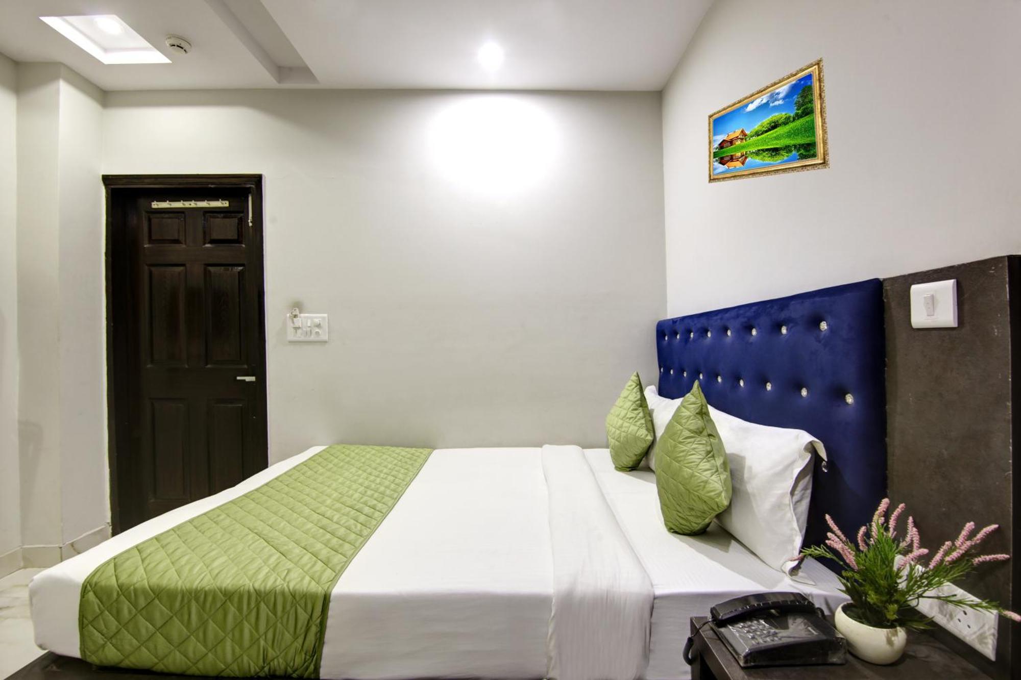 Hotel S B Inn-Near New Delhi Train Station Zewnętrze zdjęcie