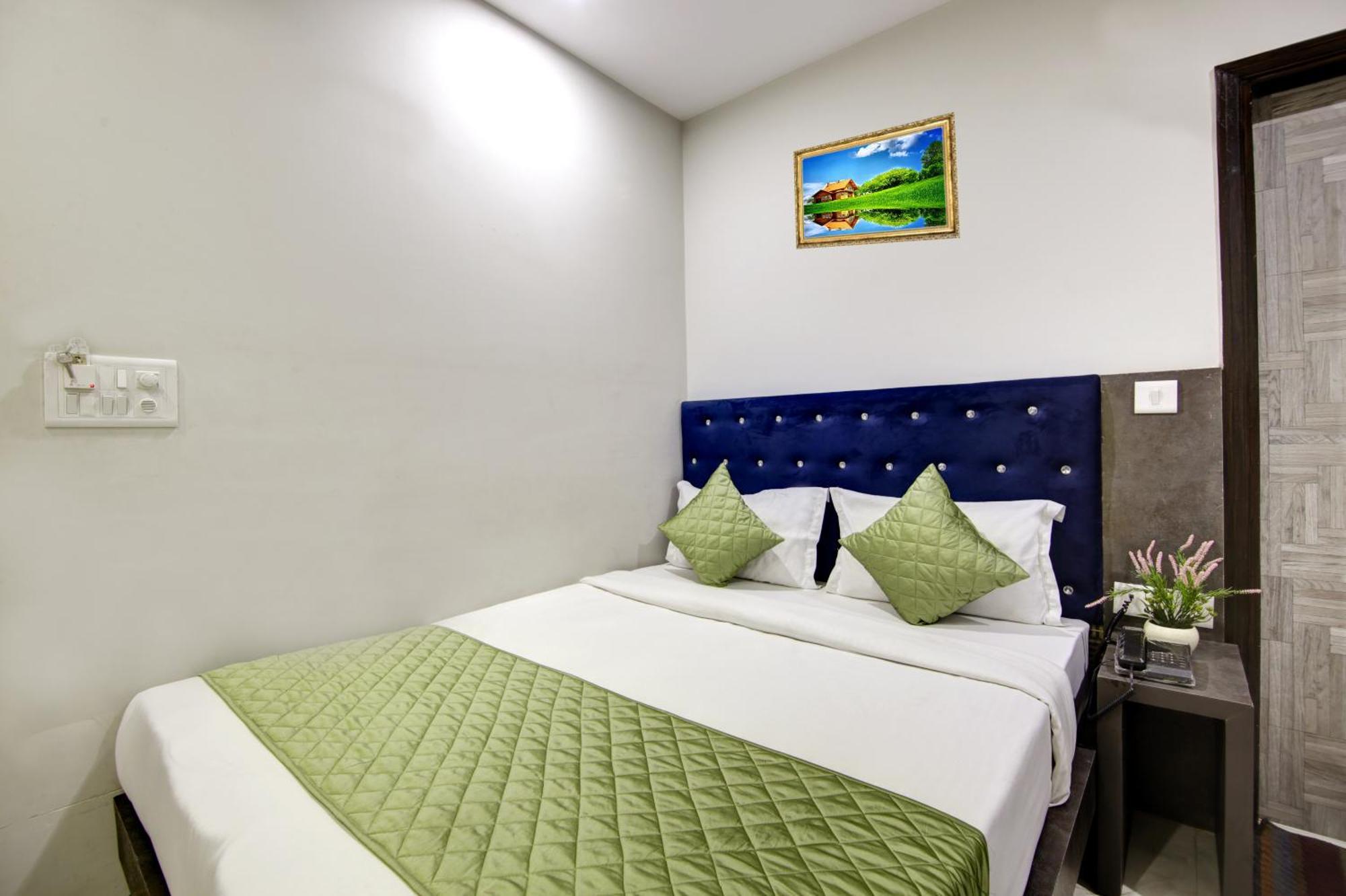 Hotel S B Inn-Near New Delhi Train Station Zewnętrze zdjęcie