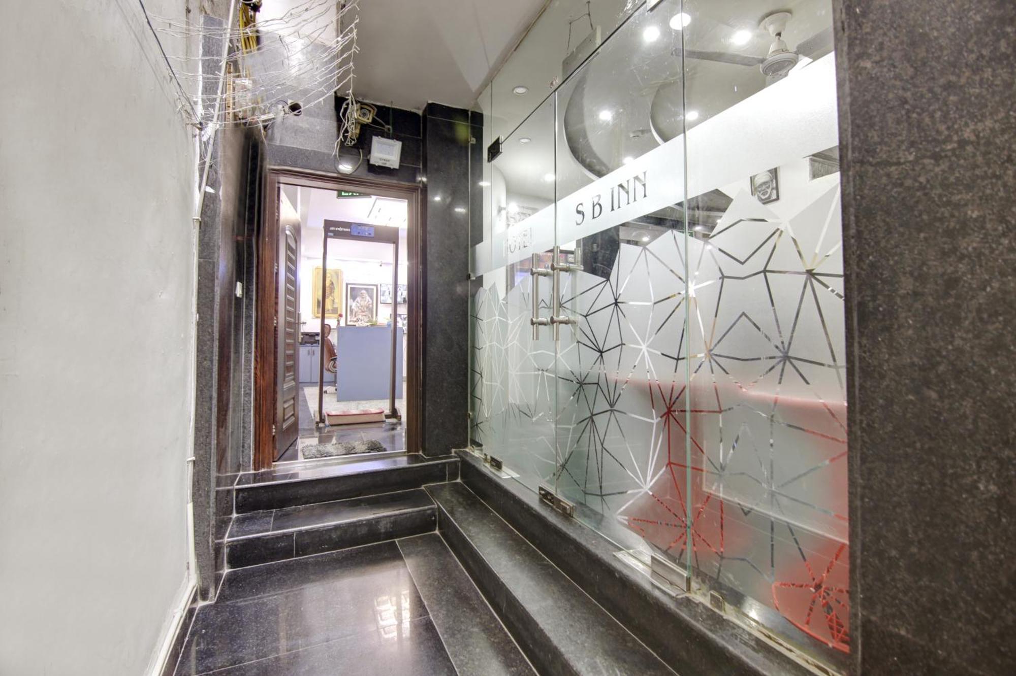 Hotel S B Inn-Near New Delhi Train Station Zewnętrze zdjęcie