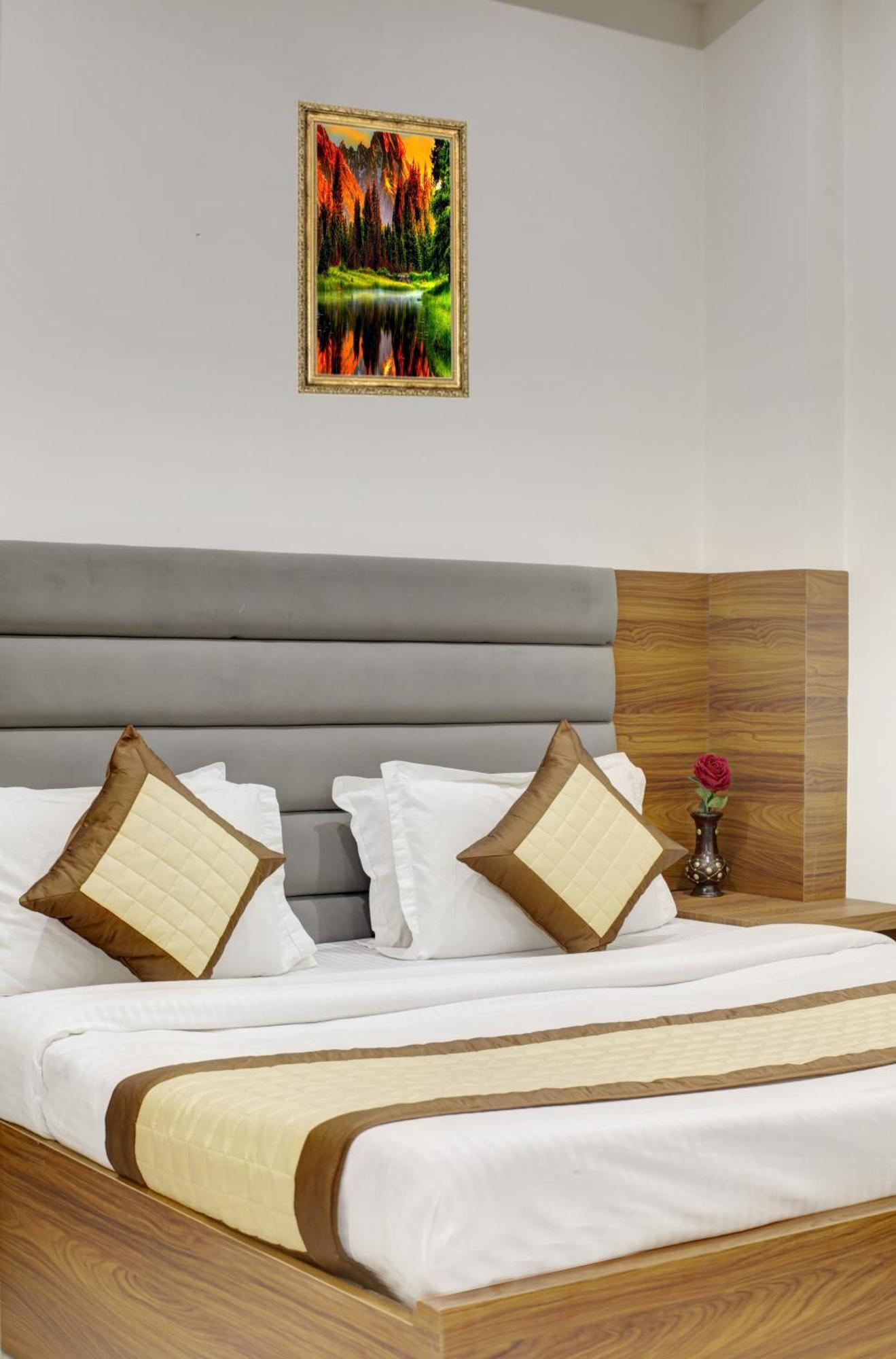 Hotel S B Inn-Near New Delhi Train Station Zewnętrze zdjęcie