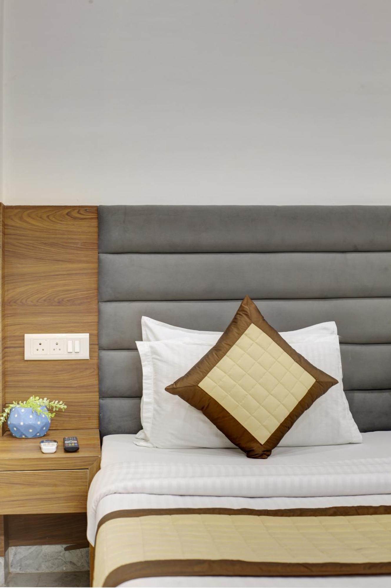 Hotel S B Inn-Near New Delhi Train Station Zewnętrze zdjęcie