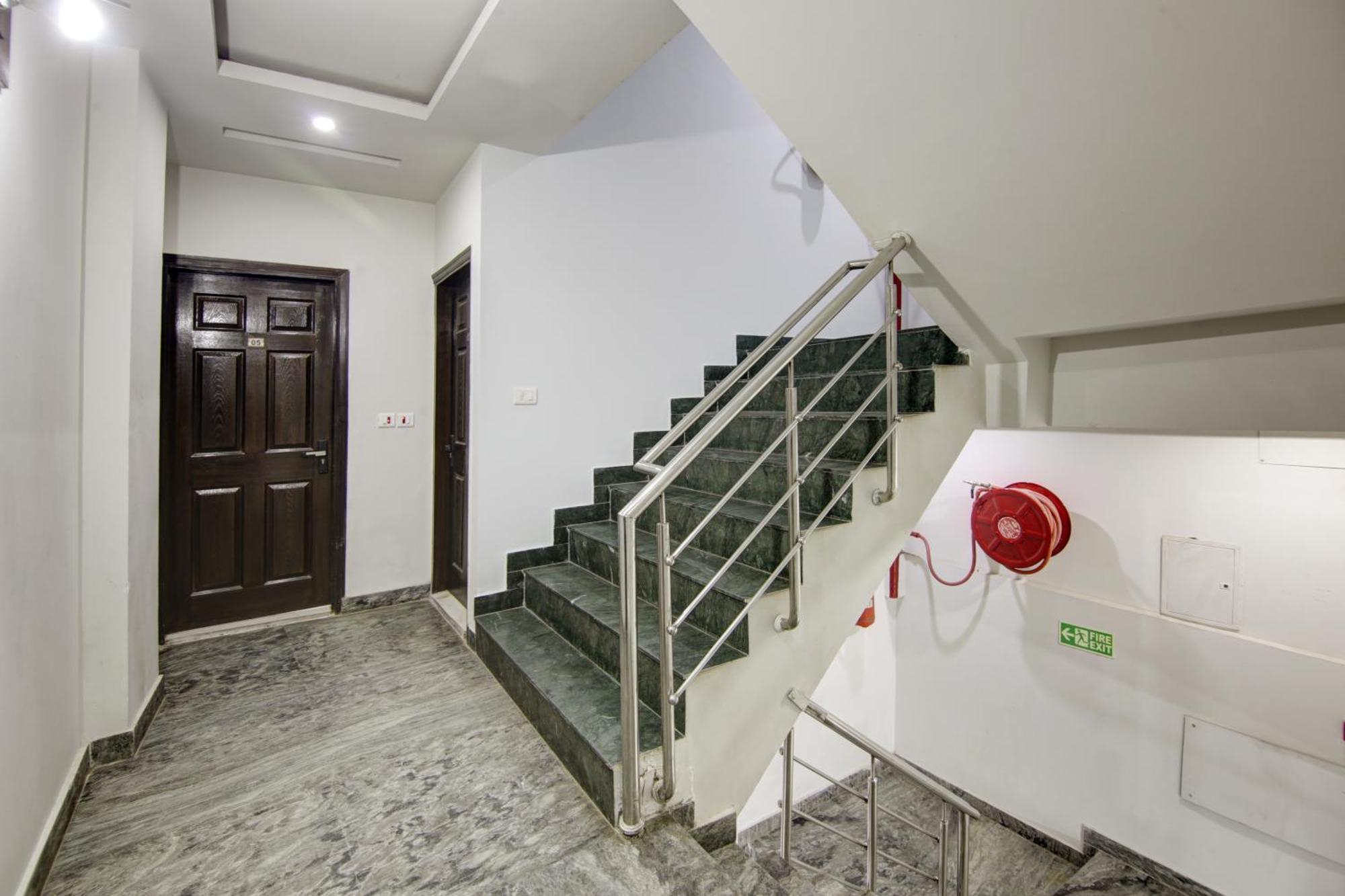 Hotel S B Inn-Near New Delhi Train Station Zewnętrze zdjęcie