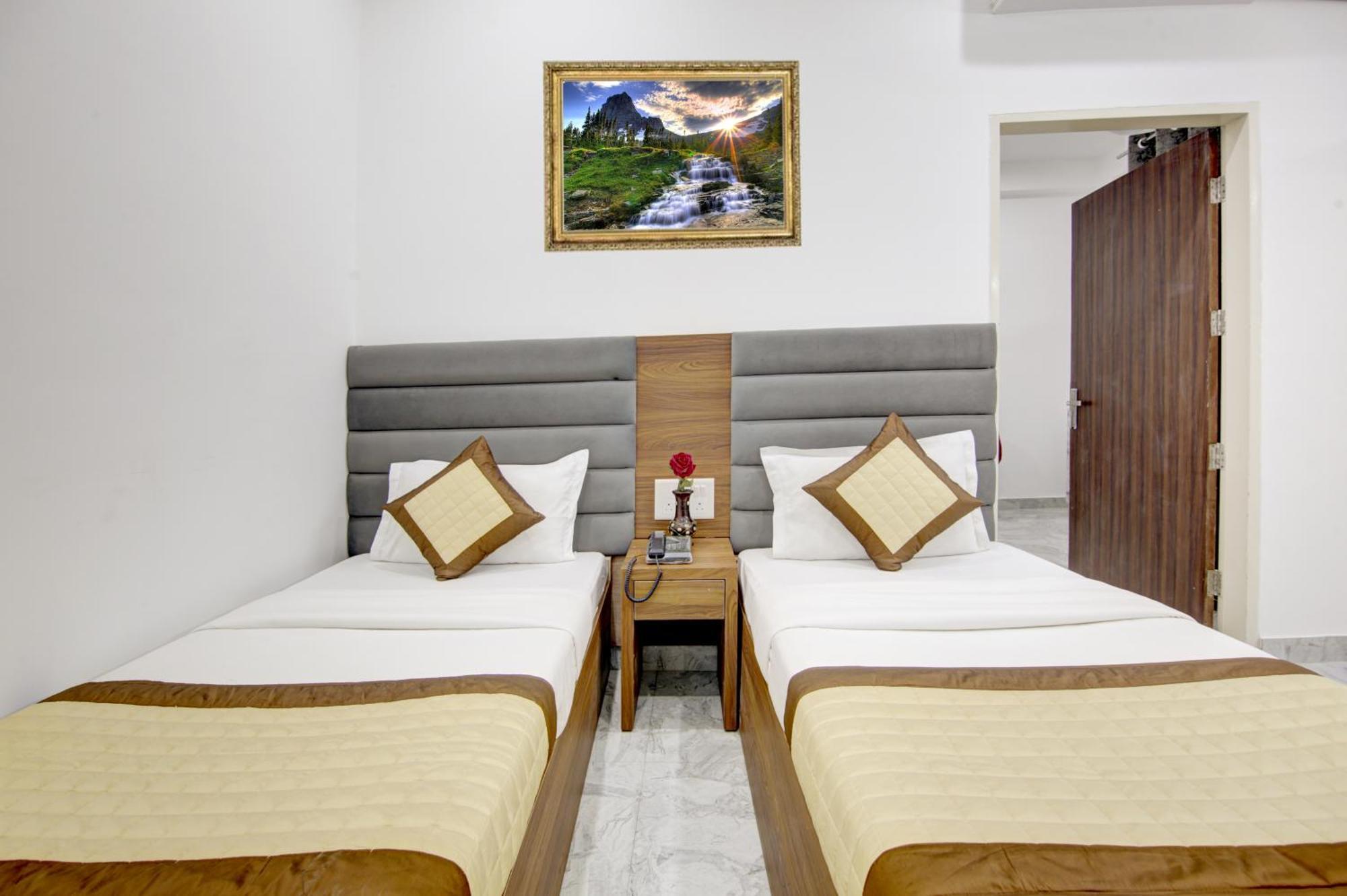 Hotel S B Inn-Near New Delhi Train Station Zewnętrze zdjęcie